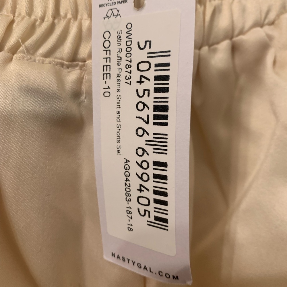 Nasty Gal Satin Ruffle Pajama Set Cream Size US 6 NWT - Picture 6 of 8